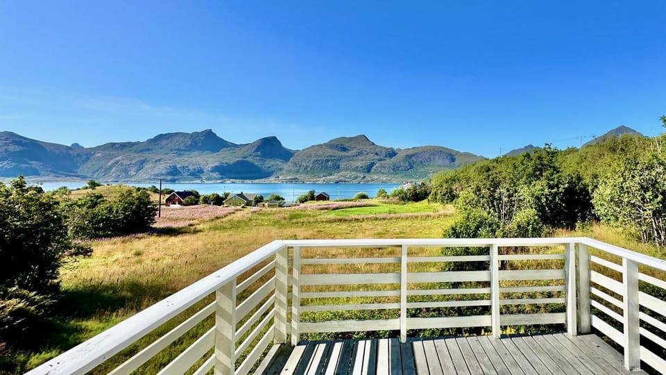 Mountain view, Sea view