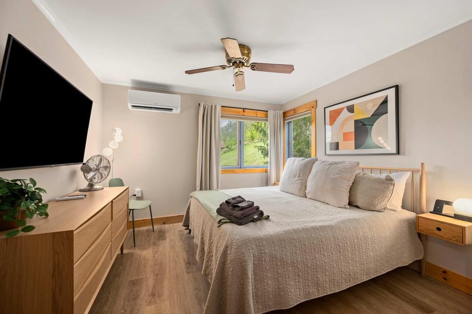 Renovated Ski In Out Condo King Bed Patio Grill House in Cattaraugus