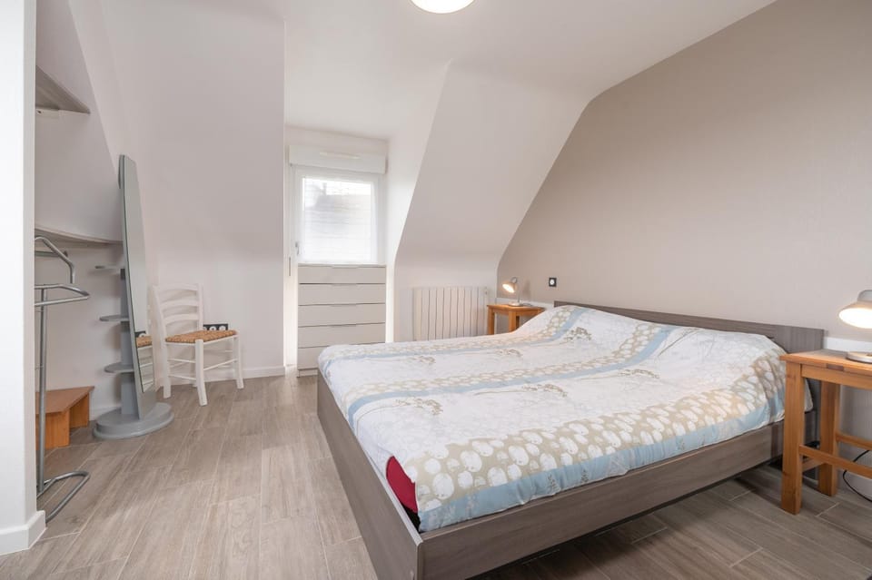 Property building, Living room, Bedroom