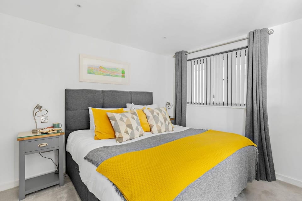Property building, Bed, Photo of the whole room, Bedroom