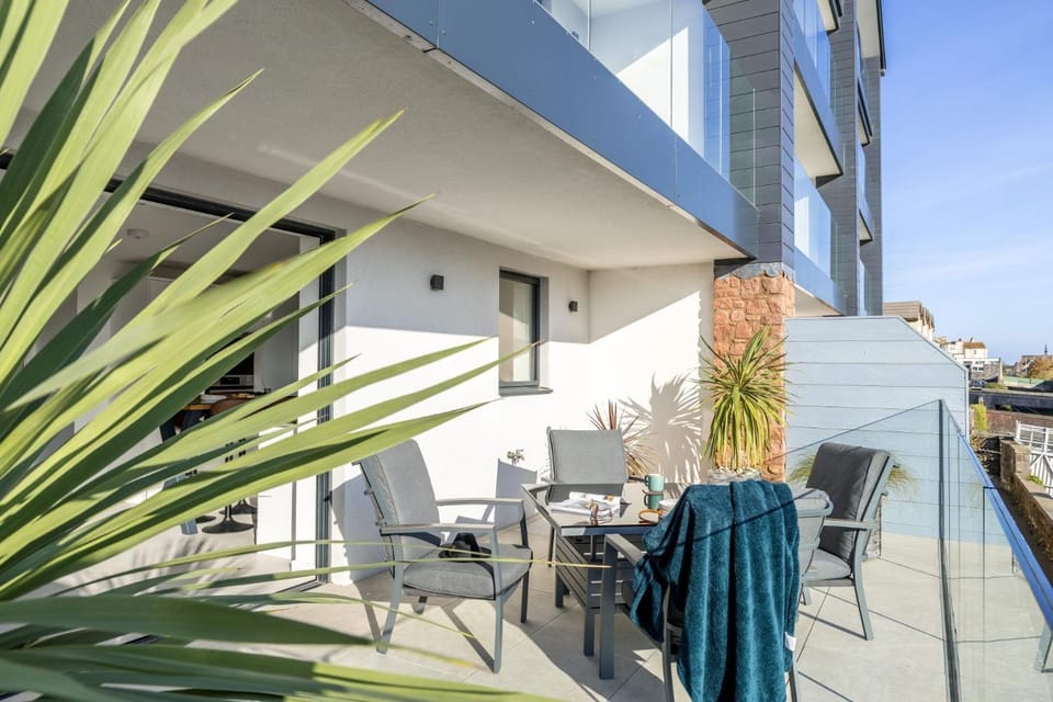Property building, Patio, Day, View (from property/room), Balcony/Terrace, Dining area