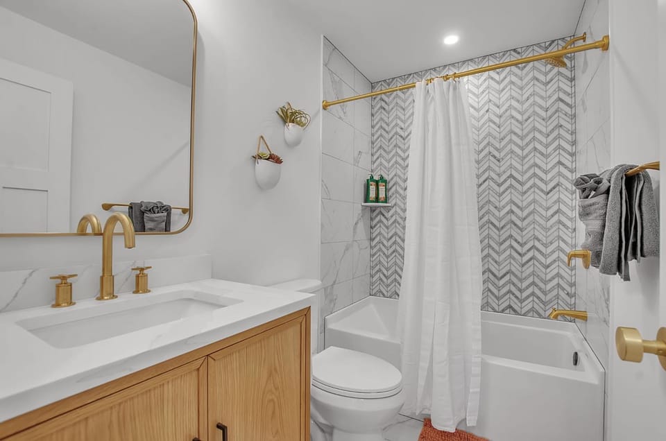 Renovated Ski In Out Condo King Bed Patio Grill House in Cattaraugus