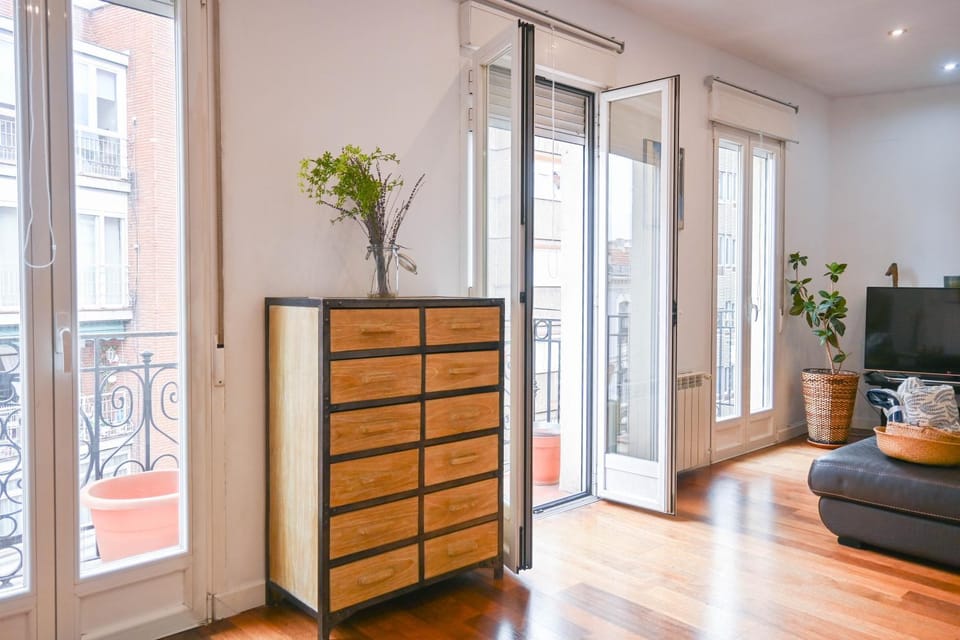 For You Rentals Elegante Apartamento con Balcones en el Corazón del Barrio de Salamanca Temporal FSI51 Apartment in Madrid