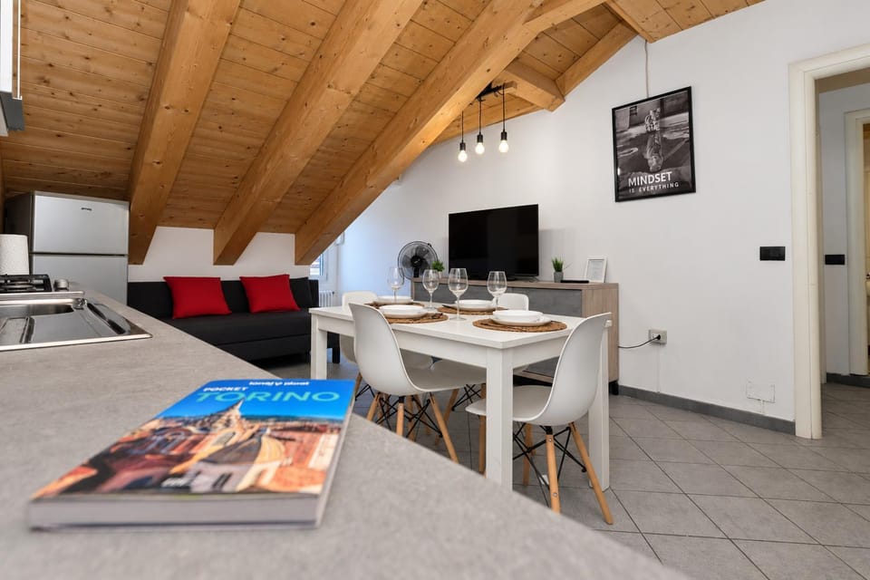 Thiago Home-Elegant Mansarda Santa Giulia Square Apartment in Turin