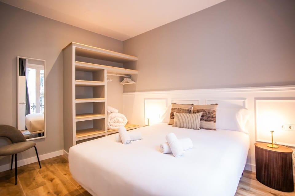 P3MAL1076- Beautiful 2BR newly refurbished Apartment in Barcelona