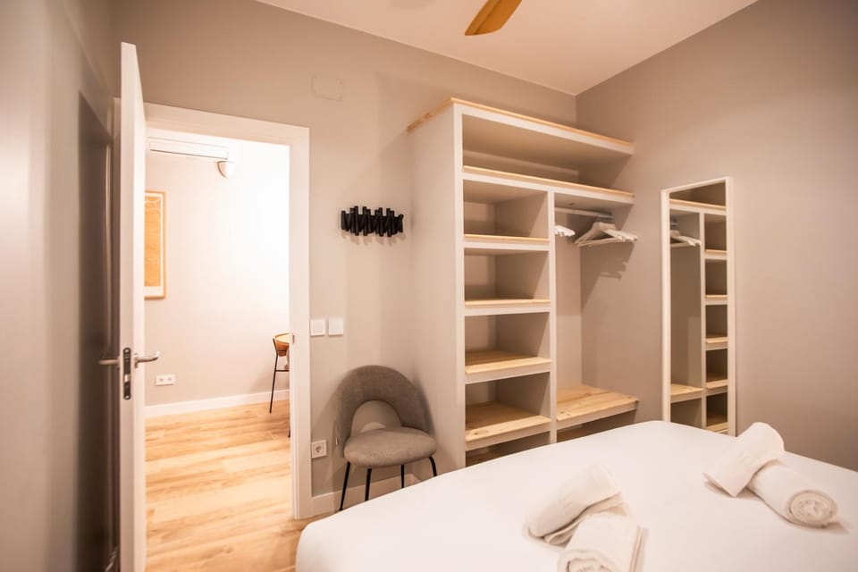 P3MAL1076- Beautiful 2BR newly refurbished Apartment in Barcelona