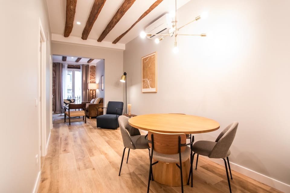 P3MAL1076- Beautiful 2BR newly refurbished Apartment in Barcelona