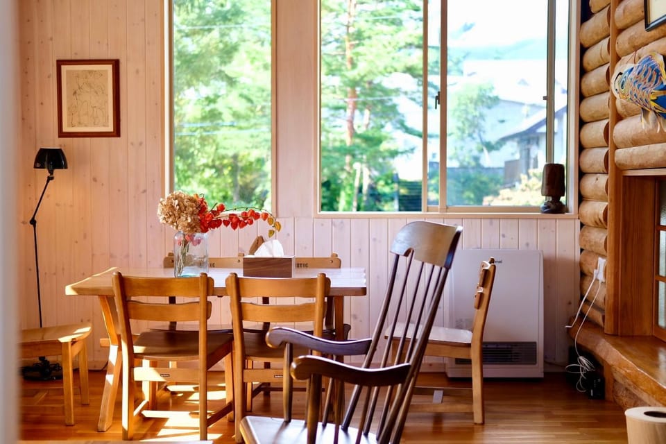Seating area, Dining area