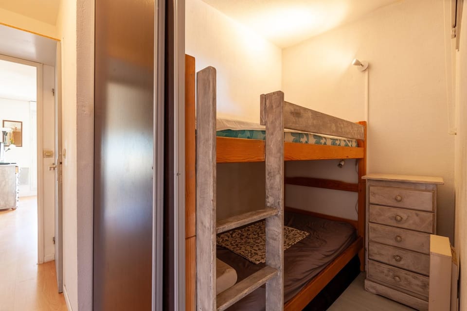 Property building, Living room, Bedroom
