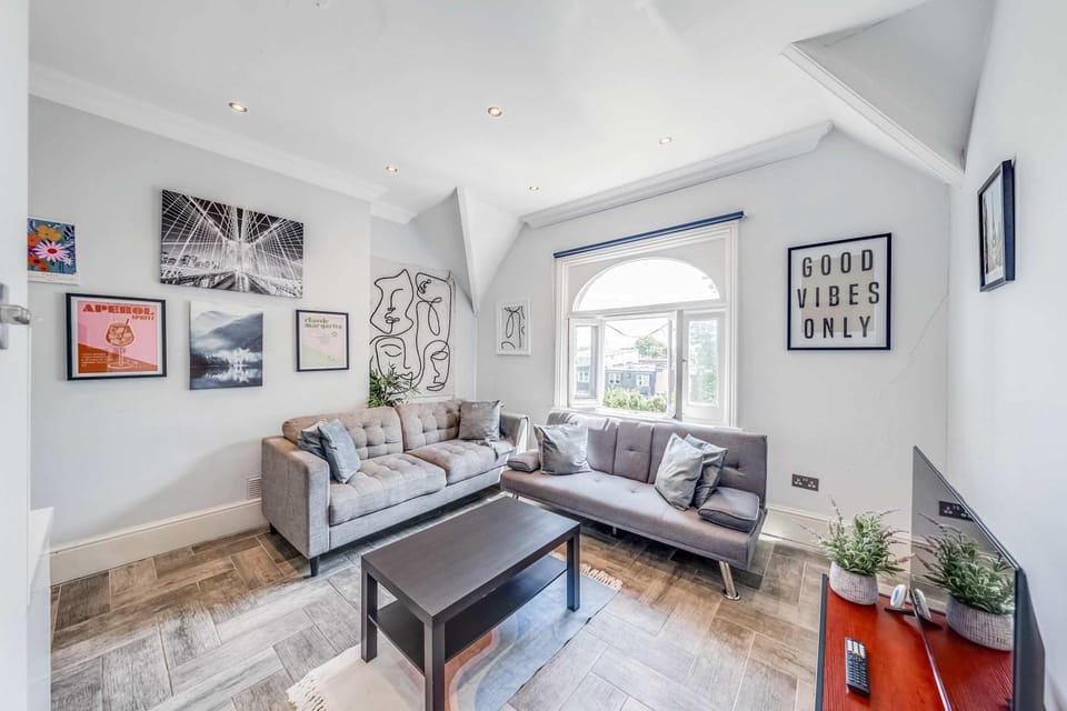 The Hideaway With AC House in London Borough of Camden