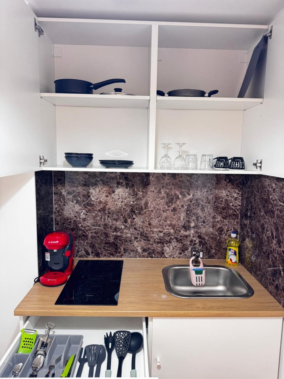 Modern Studio Nr5 private Kitchenette and Bathroom Apartment in Limassol City