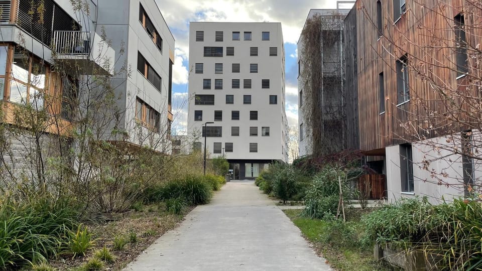 Neighbourhood, Street view