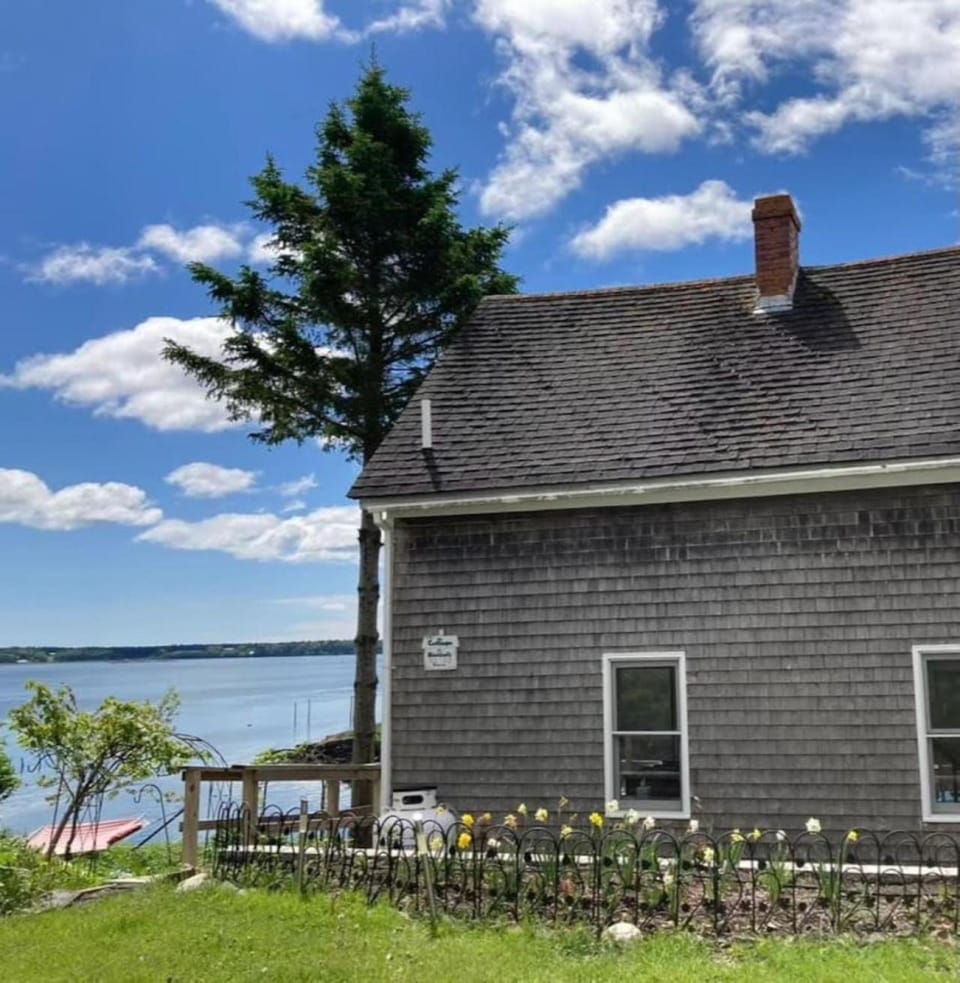 Shackford Cove Cottage House in Eastport