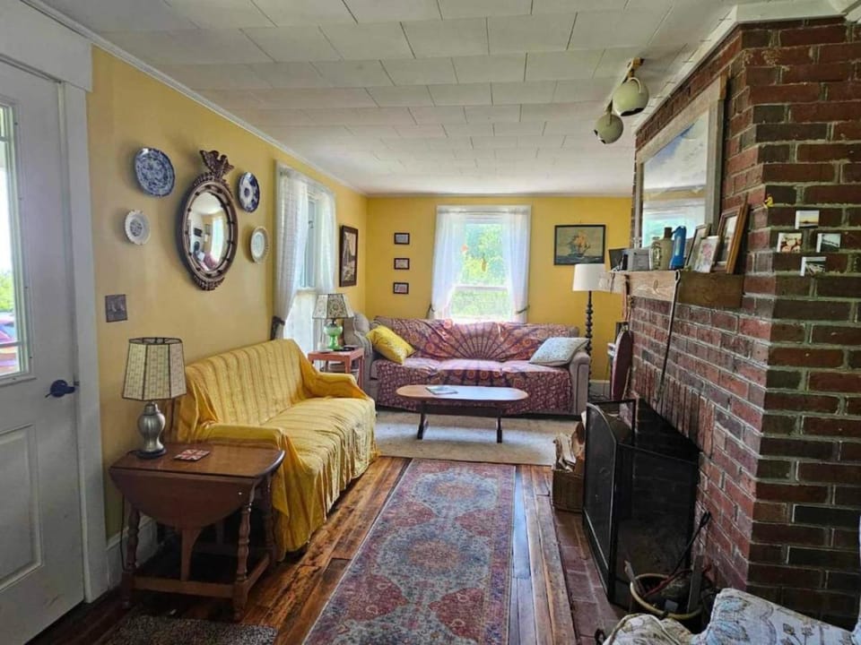 Perry Shore Road Cottage House in Perry