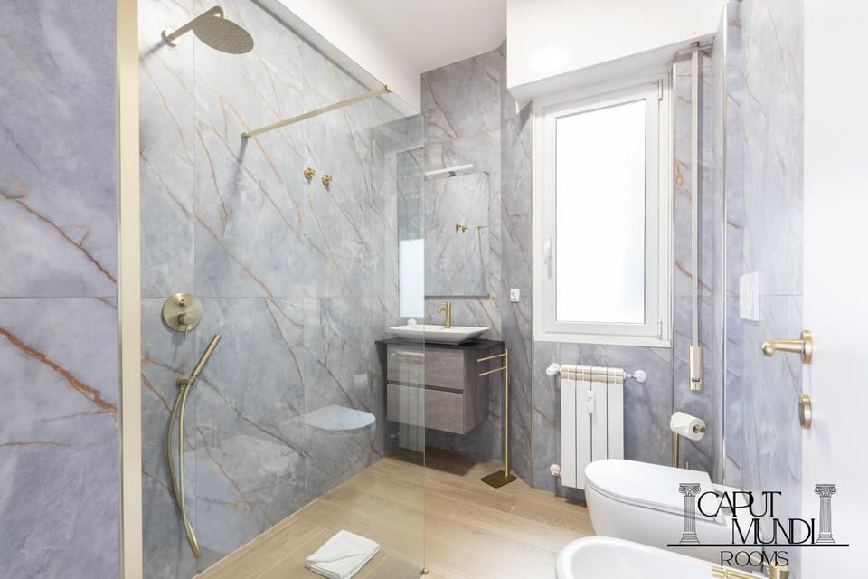 Shower, Toilet, Bathroom, bidet, towels