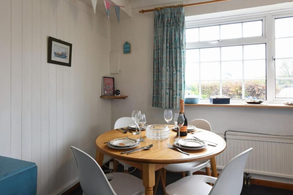 Air Maison - Farm Cottage - Hayling Island Home - Sleeps 6 House in England