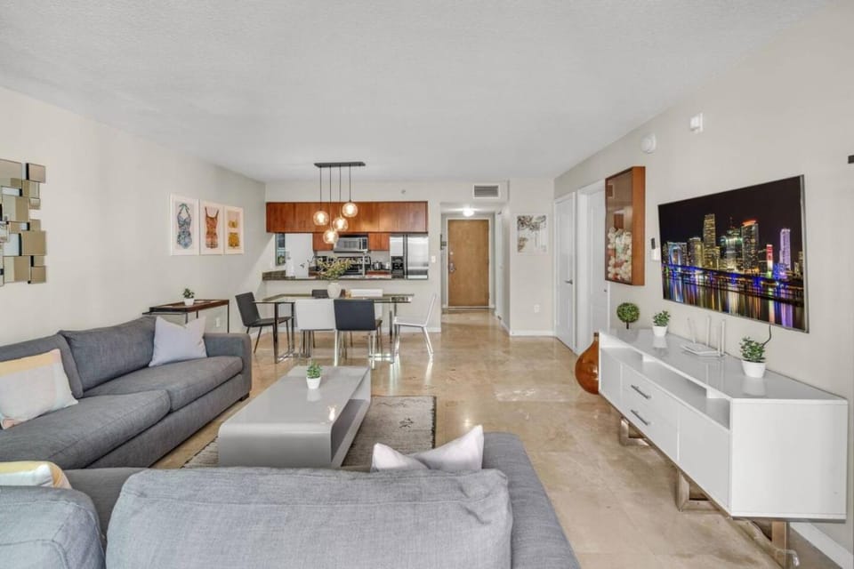 Waterfront and City Lights 1-BR With Free Parking Apartment in Brickell