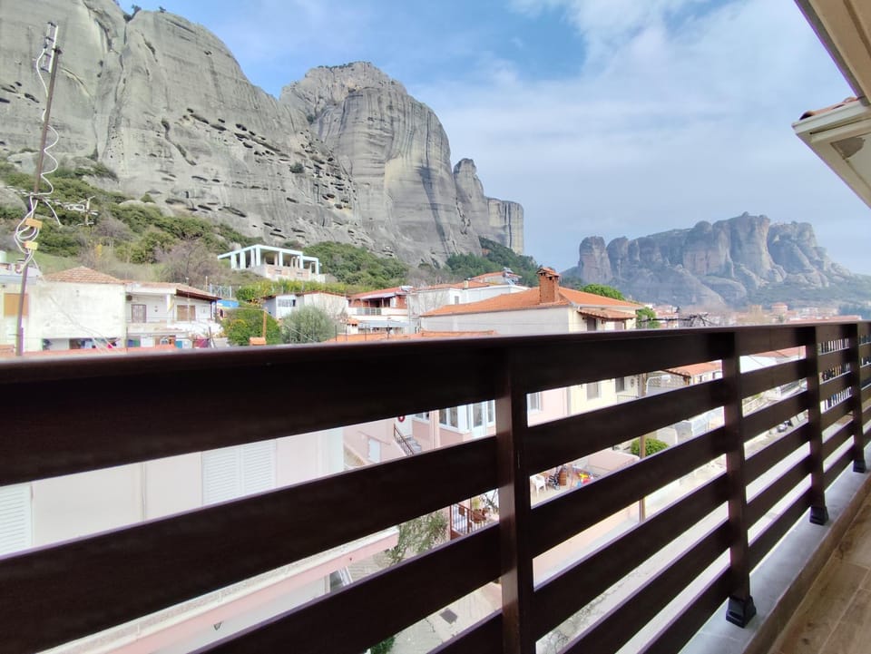 View (from property/room), Balcony/Terrace, Bedroom, Mountain view