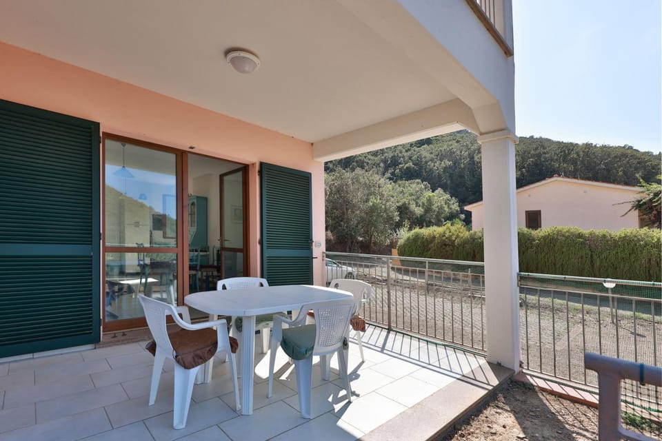 Property building, Patio, Day, Natural landscape, View (from property/room), Dining area, Mountain view