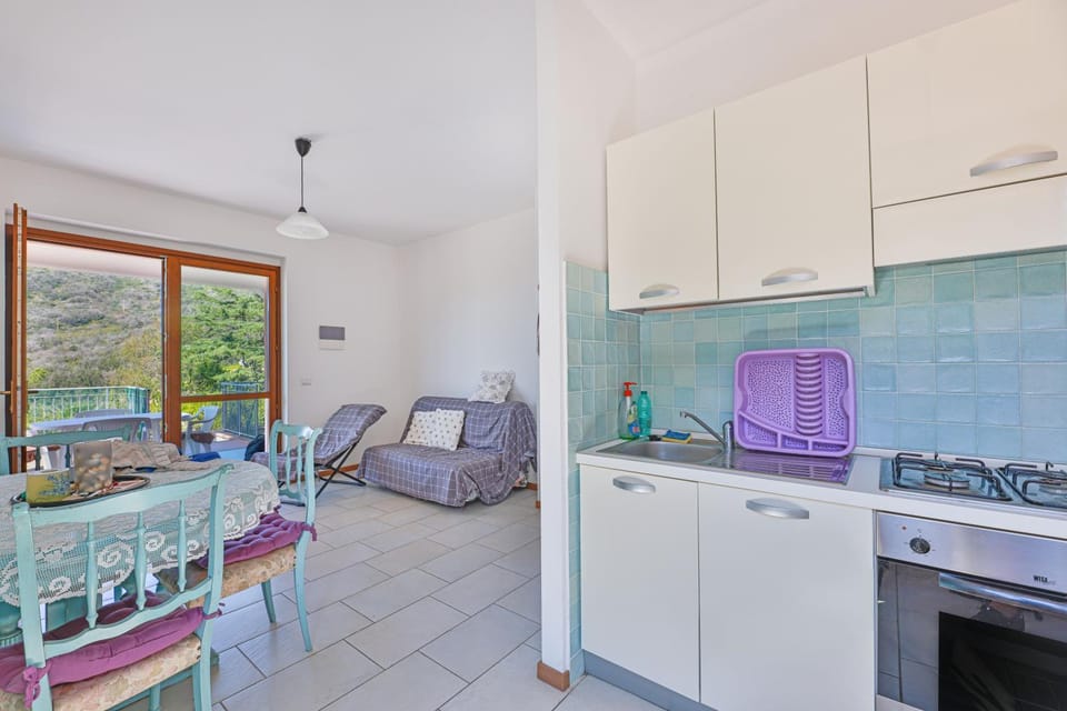 Kitchen or kitchenette, Living room, Seating area, Dining area, oven, stove