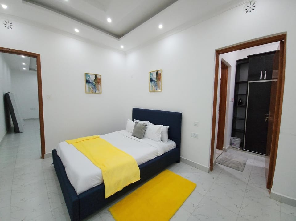 Bed, Photo of the whole room, Bedroom, wardrobe
