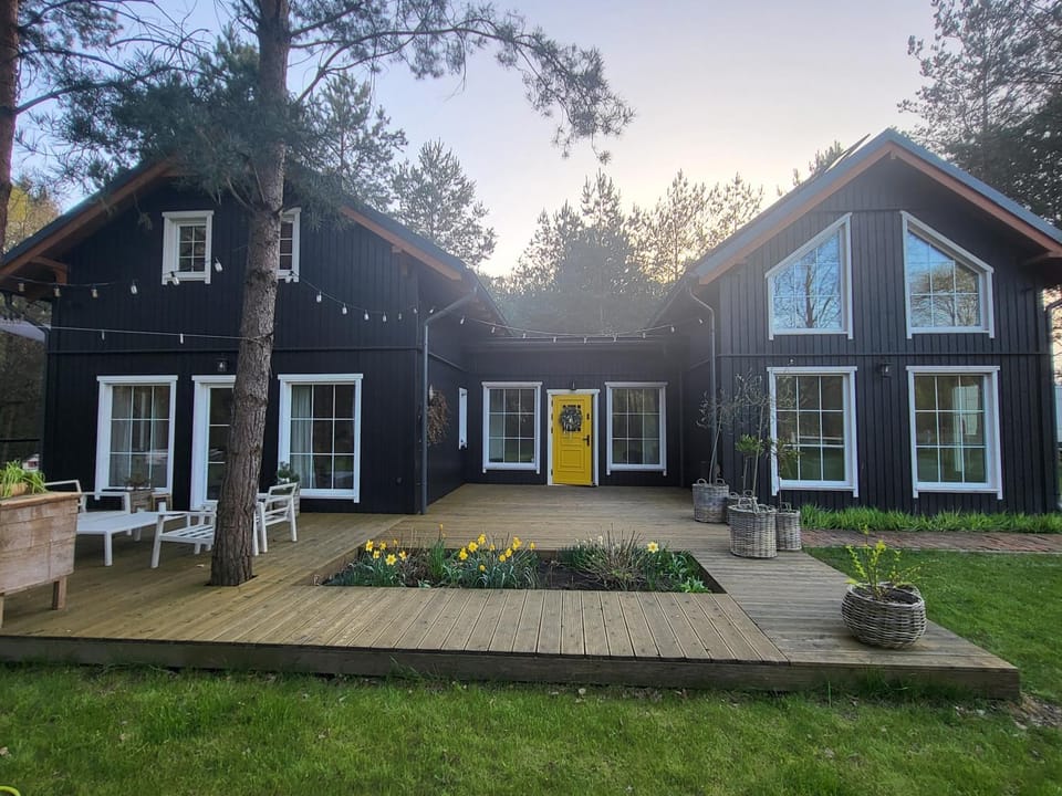 Property building, Spring, Day, Garden