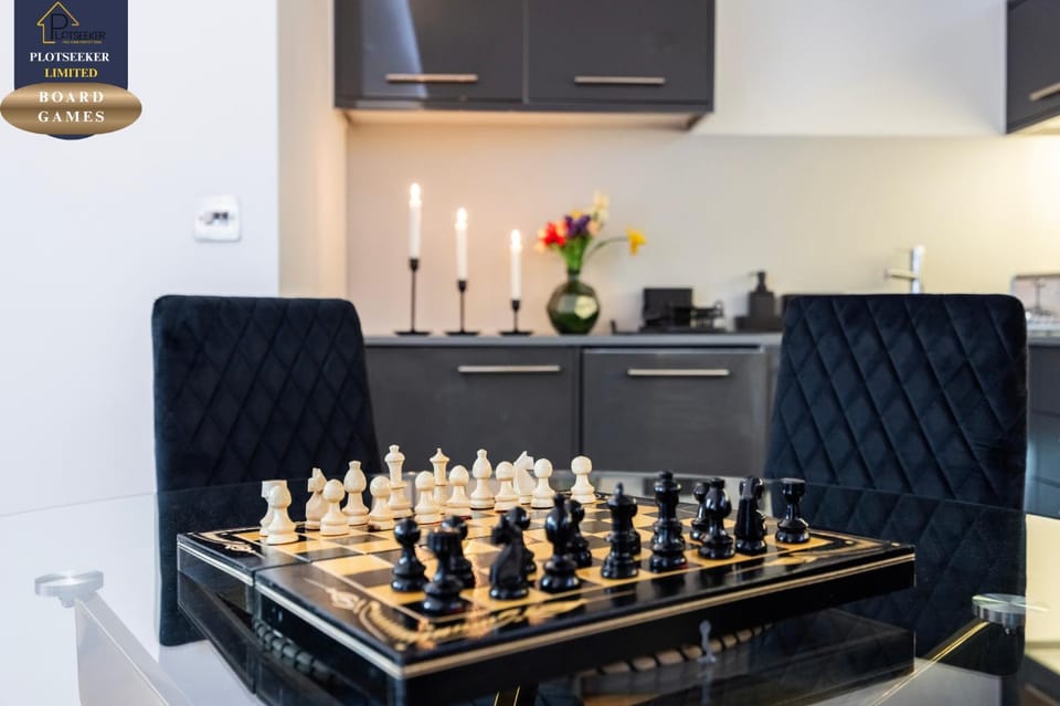 West Kensington 2BR En-Suite Gated Heathrow Apartment in City of Westminster