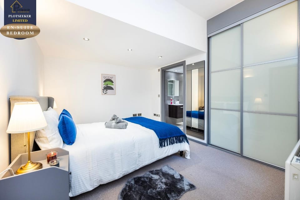 West Kensington 2BR En-Suite Gated Heathrow Apartment in City of Westminster