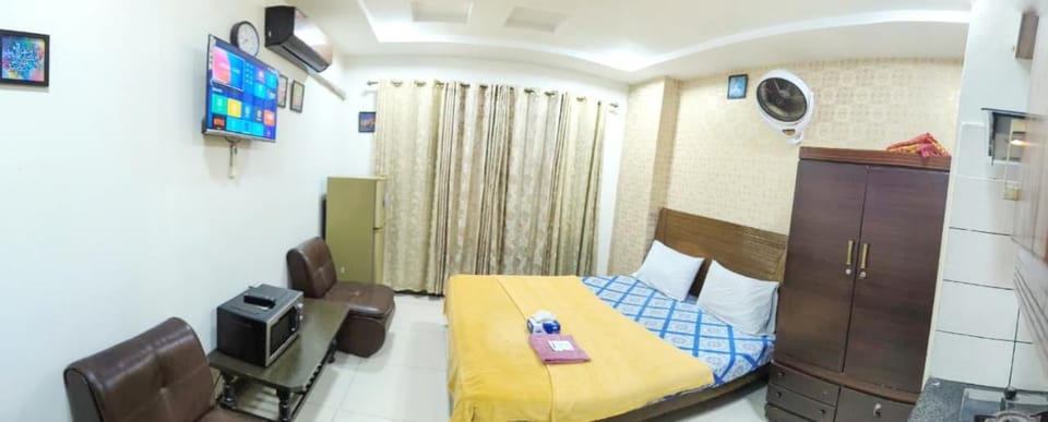 Communal lounge/ TV room, TV and multimedia, Living room, Seating area, Dining area, Evening entertainment, fireplace, air conditioner