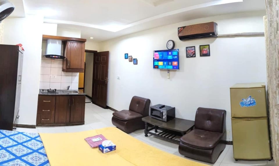 Communal lounge/ TV room, TV and multimedia, Kitchen or kitchenette, Living room, Seating area, Dining area, Evening entertainment, minibar, oven, pet friendly, stove