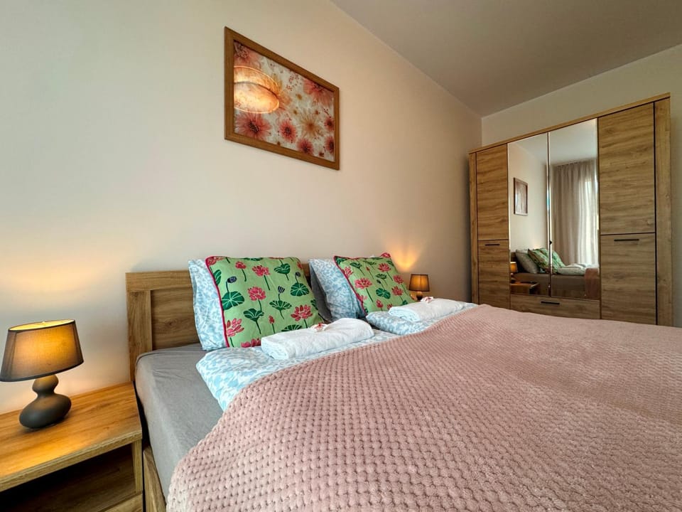 Bedroom, wardrobe