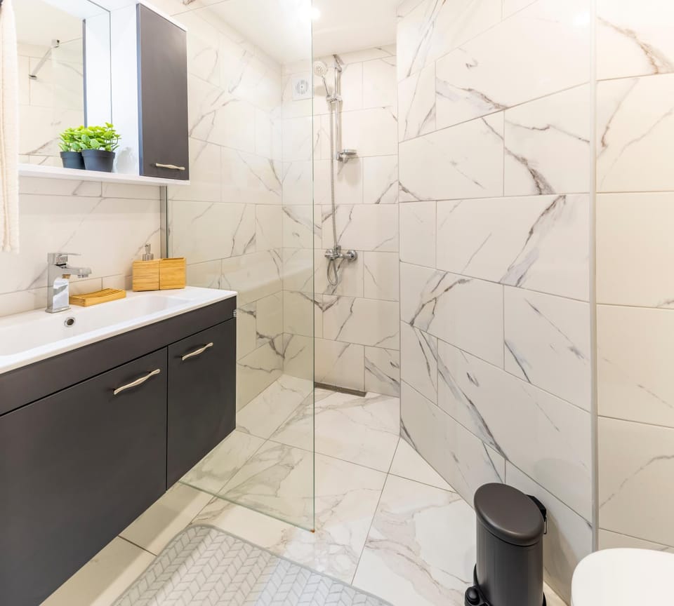 Shower, Toilet, Bathroom