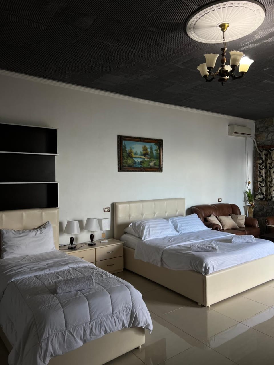 Bed, Photo of the whole room, Bedroom