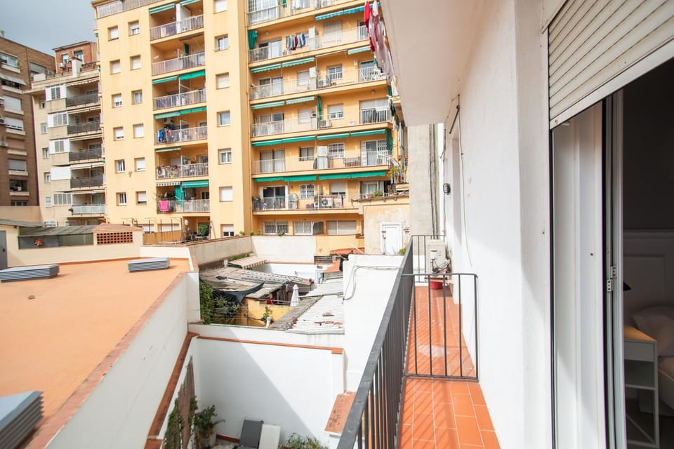 P1MAL1091- Fantastic 3bed steps away from Sagrada Apartment in Barcelona