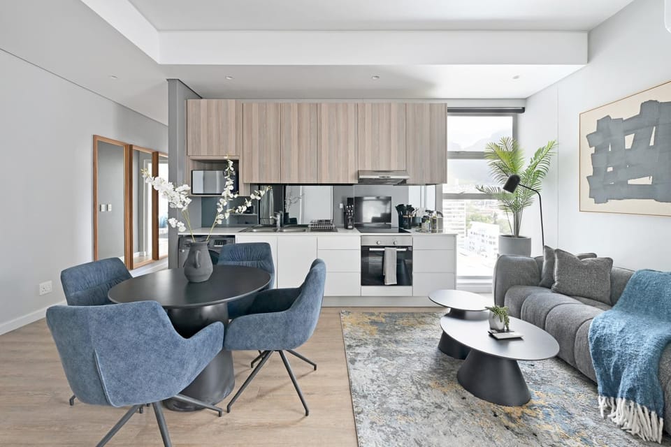 Kitchen or kitchenette, Seating area, Dining area