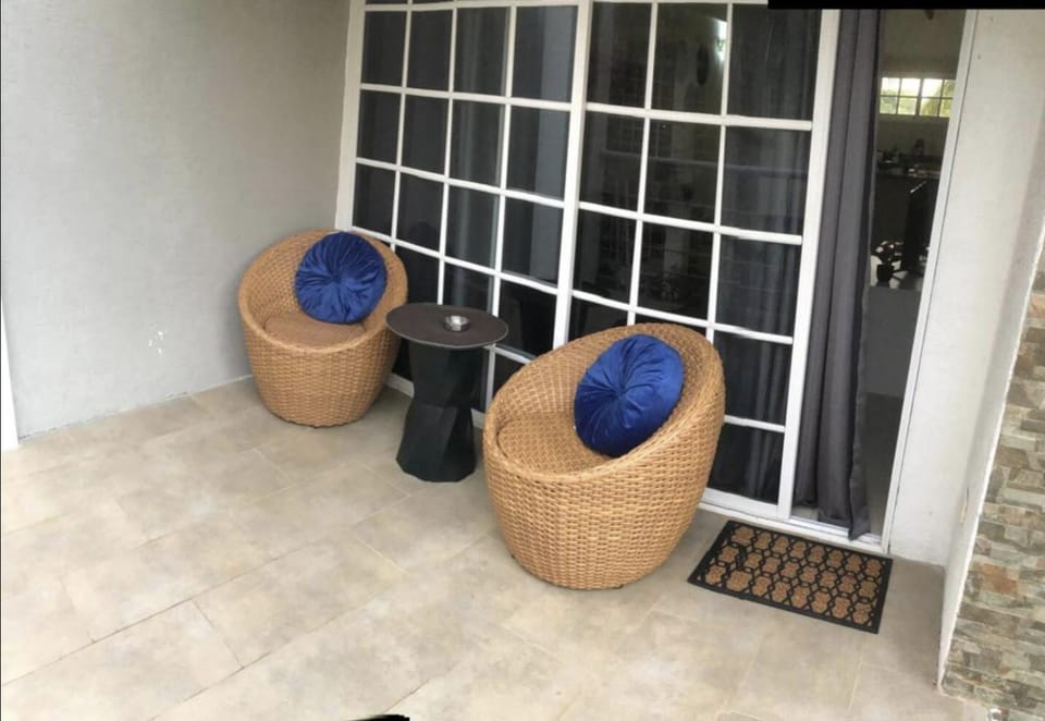 Balcony/Terrace, sunbed