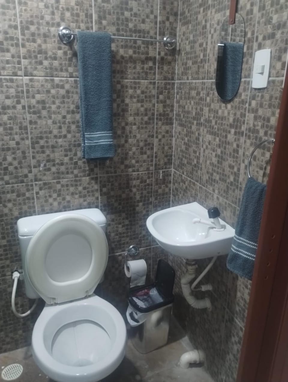 Toilet, Bathroom, bidet, towels
