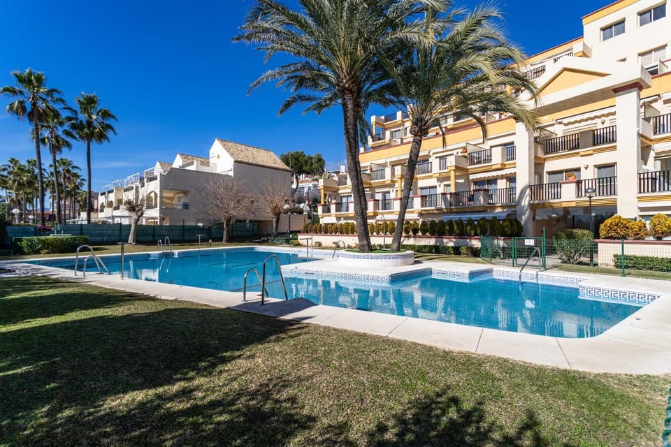 Property building, Spring, Day, Natural landscape, Garden, Garden view, Pool view, Swimming pool, Location