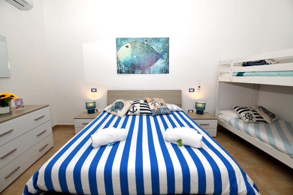 Bed, Photo of the whole room, Bedroom, bunk bed