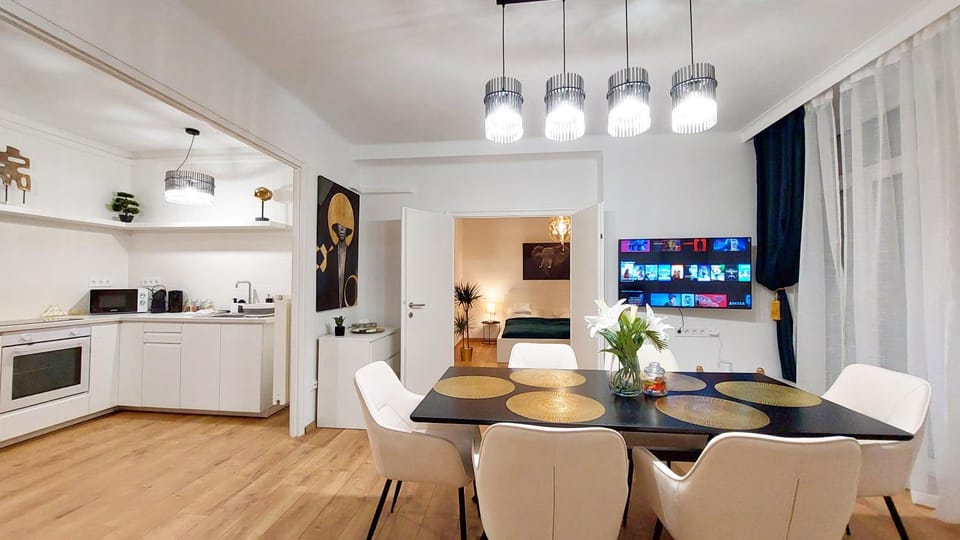 TV and multimedia, Kitchen or kitchenette, Living room, Dining area