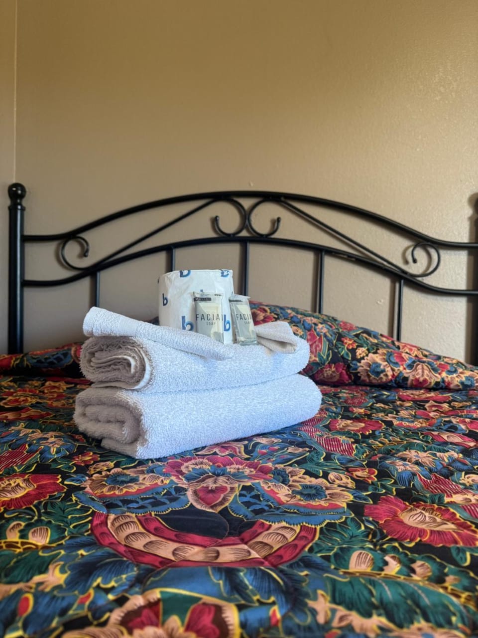 Bedroom, towels