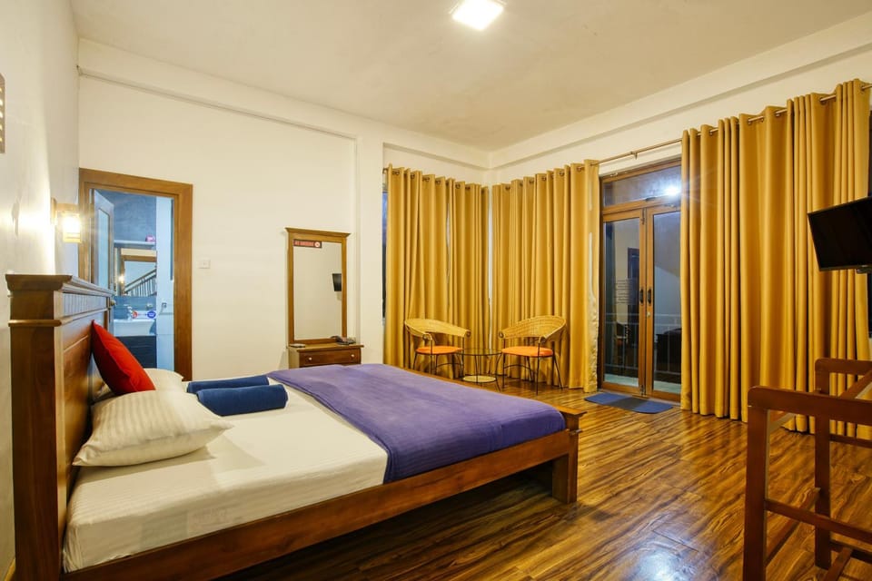 TV and multimedia, Photo of the whole room, Bedroom