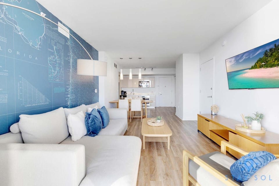 Stylish Apartment Pool & Balcony Apartment in Hallandale Beach