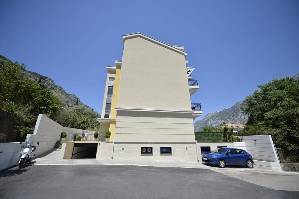 Property building, Street view, Parking