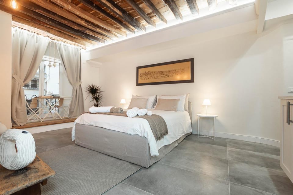 Bed, Photo of the whole room, Bedroom