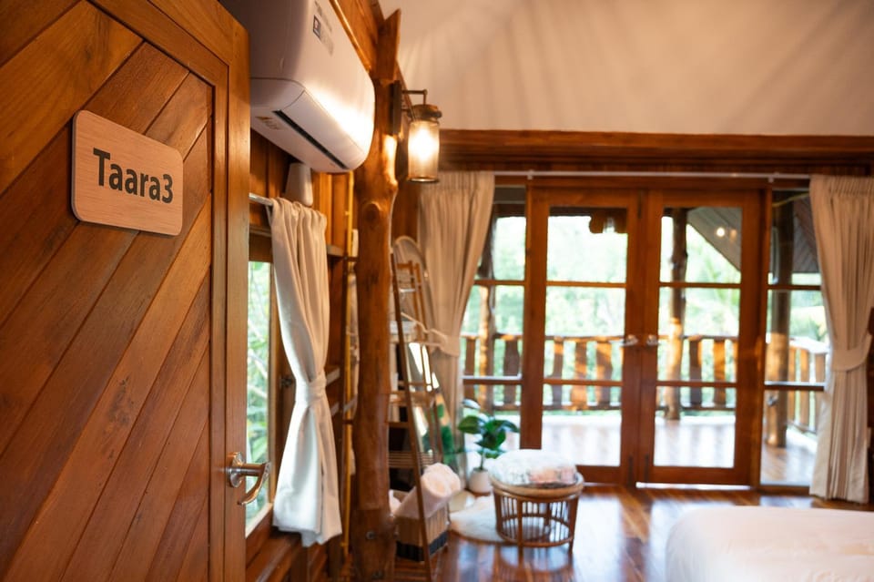 Taara Hill House in Chon Buri Changwat