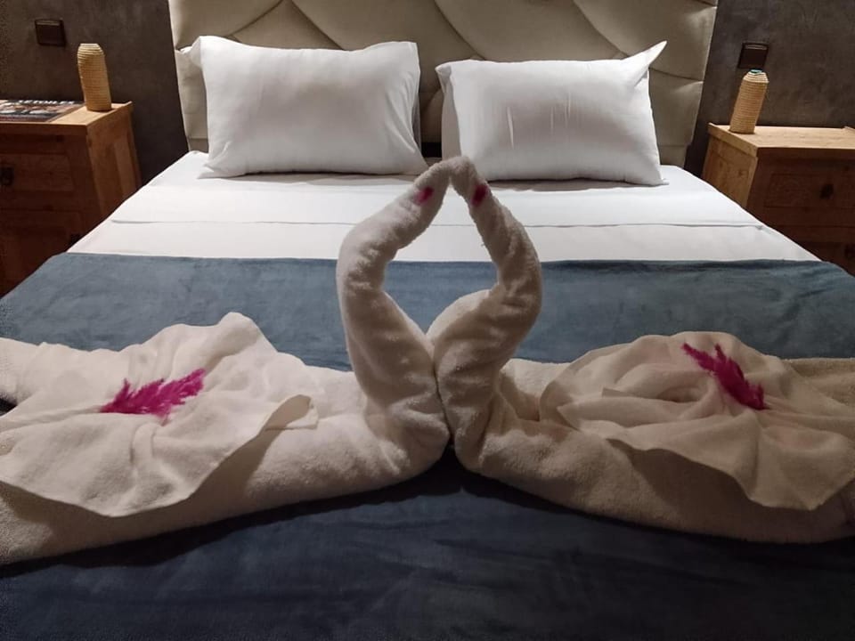 Bed, Photo of the whole room, Bedroom, towels