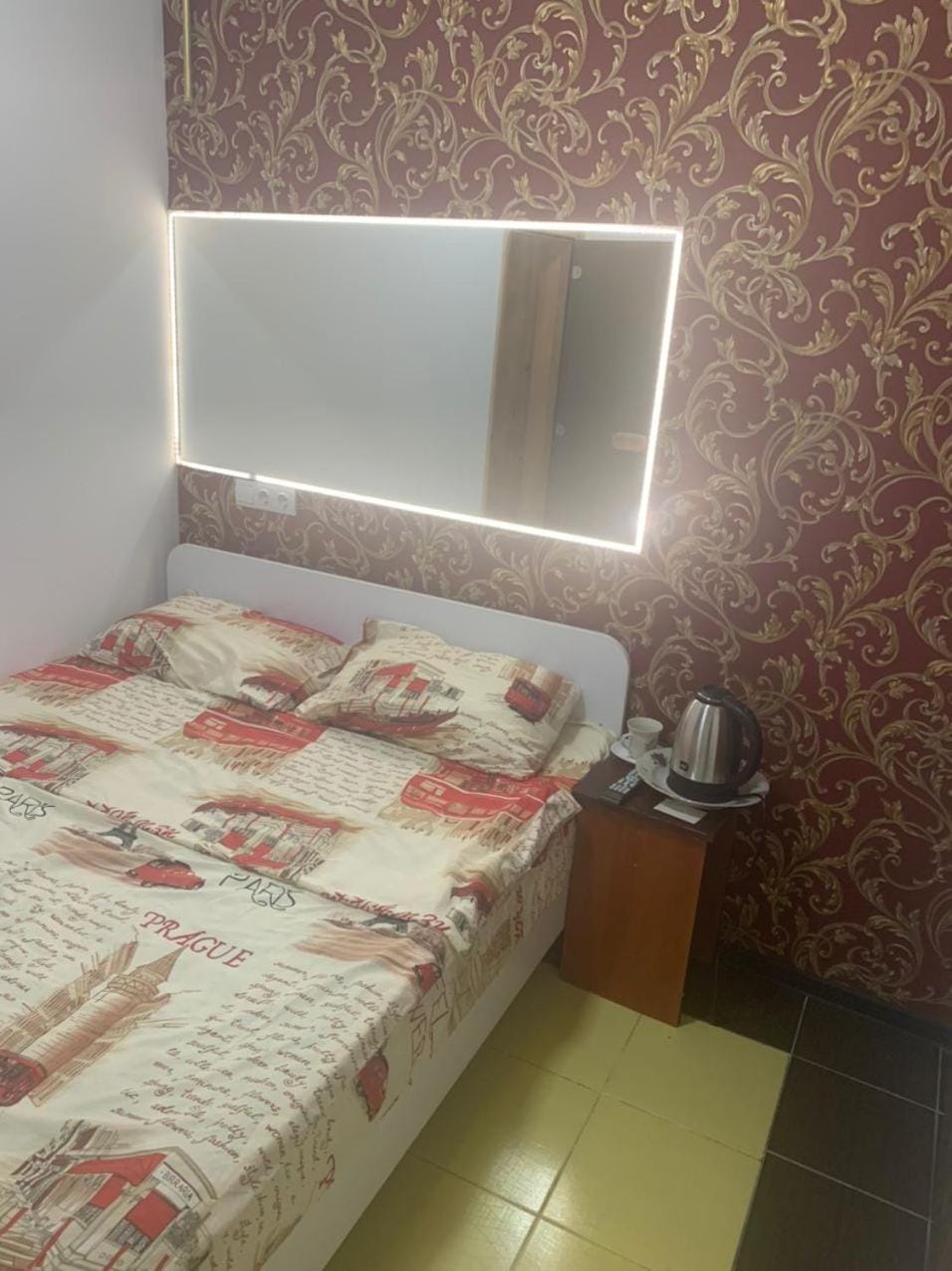 Bed, Photo of the whole room