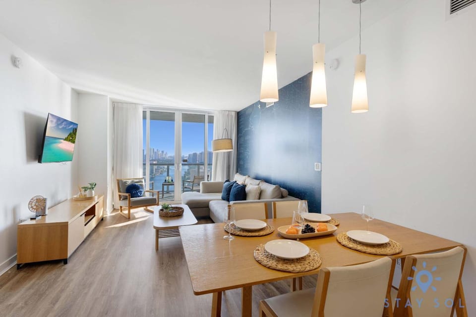Stylish Beach Apartment with Pool Apartment in Hallandale Beach