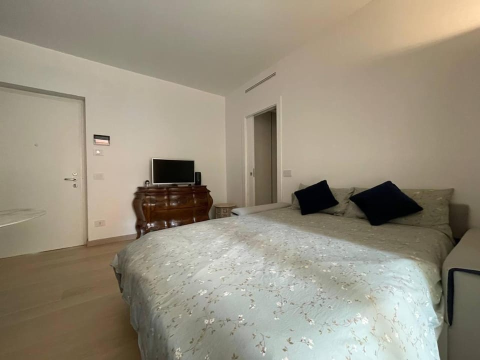 Communal lounge/ TV room, Bed, TV and multimedia